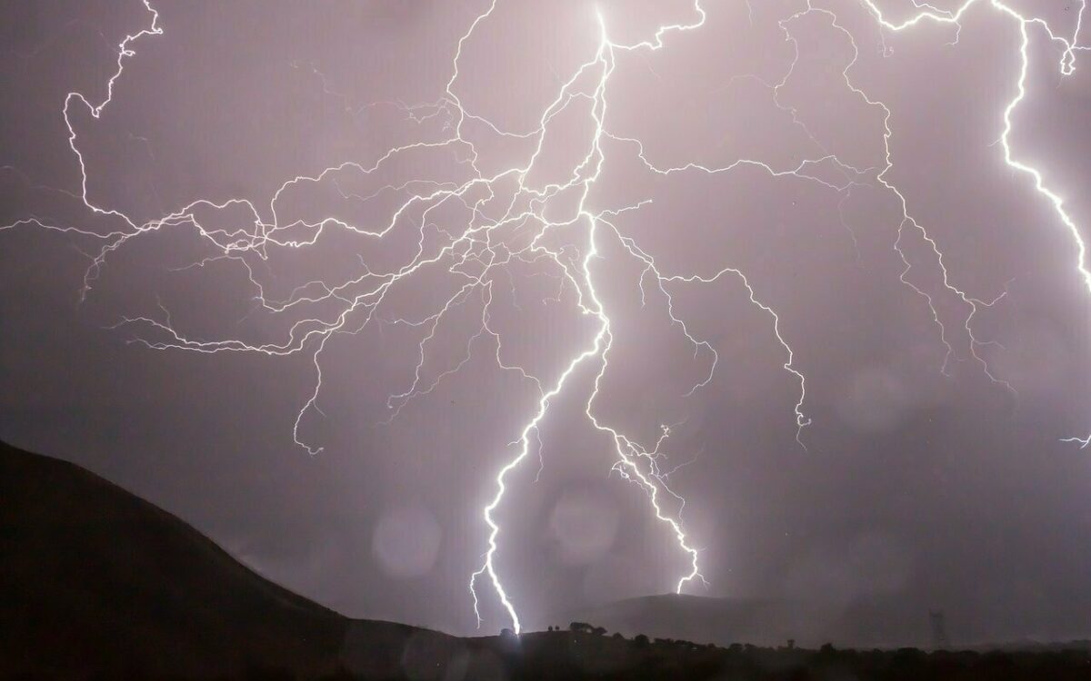 Unwetter mit Blitzgewitter am Himmel Unwetter mit Blitzgewitter am Himmel
